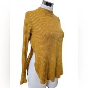 Olivia Rae Textured Mustard Top Sz M